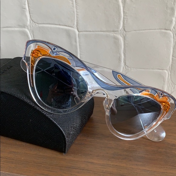 👏SOLD👏Like New Miu Miu Sunglasses - Picture 2 of 6